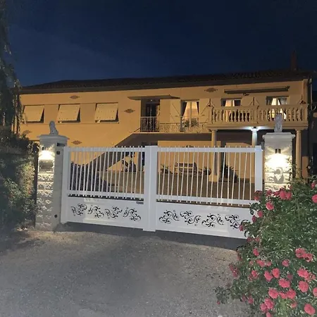 With Heated Swimming Pool And Spectacular View In Diverse Surroundings Nailloux