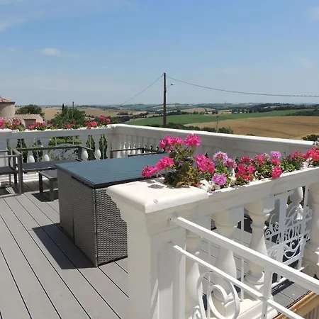With Heated Swimming Pool And Spectacular View In Diverse Surroundings וילה